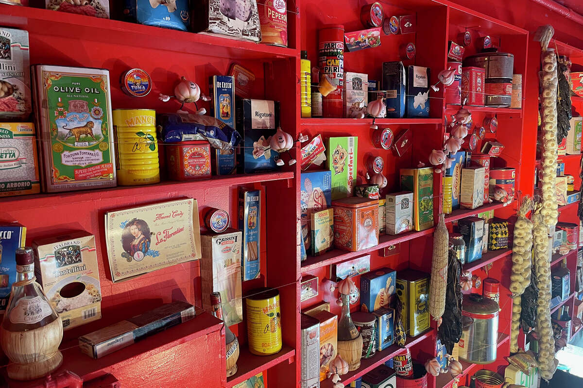 The Stinking Rose interior decorations